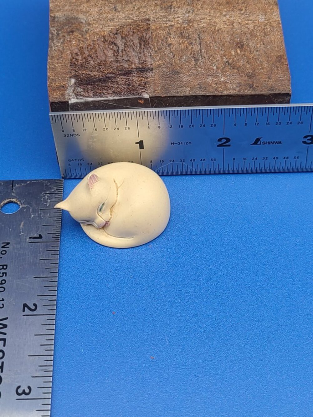 White Netsuke Style Miniature Sleeping Cat Unique 1.25" L .75" H - Picture 8 of 8
